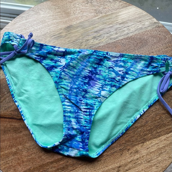 NWOT Women’s Arizona Jean Co Tie Dye String Bikini Bottoms - Picture 2 of 5